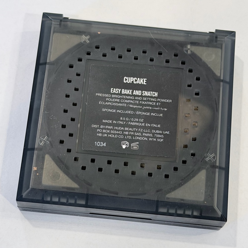 Huda Beauty Easy Bake and Snatch Pressed Powder - Cupcake - Picture 2 of 5